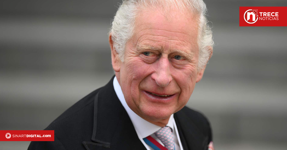 El rey Carlos III aplaza su visita al Vaticano por convalecencia del papa