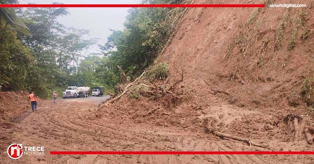 Ruta 32 permanece cerrada: Maquinaria ingresa a limpiar seis derrumbes