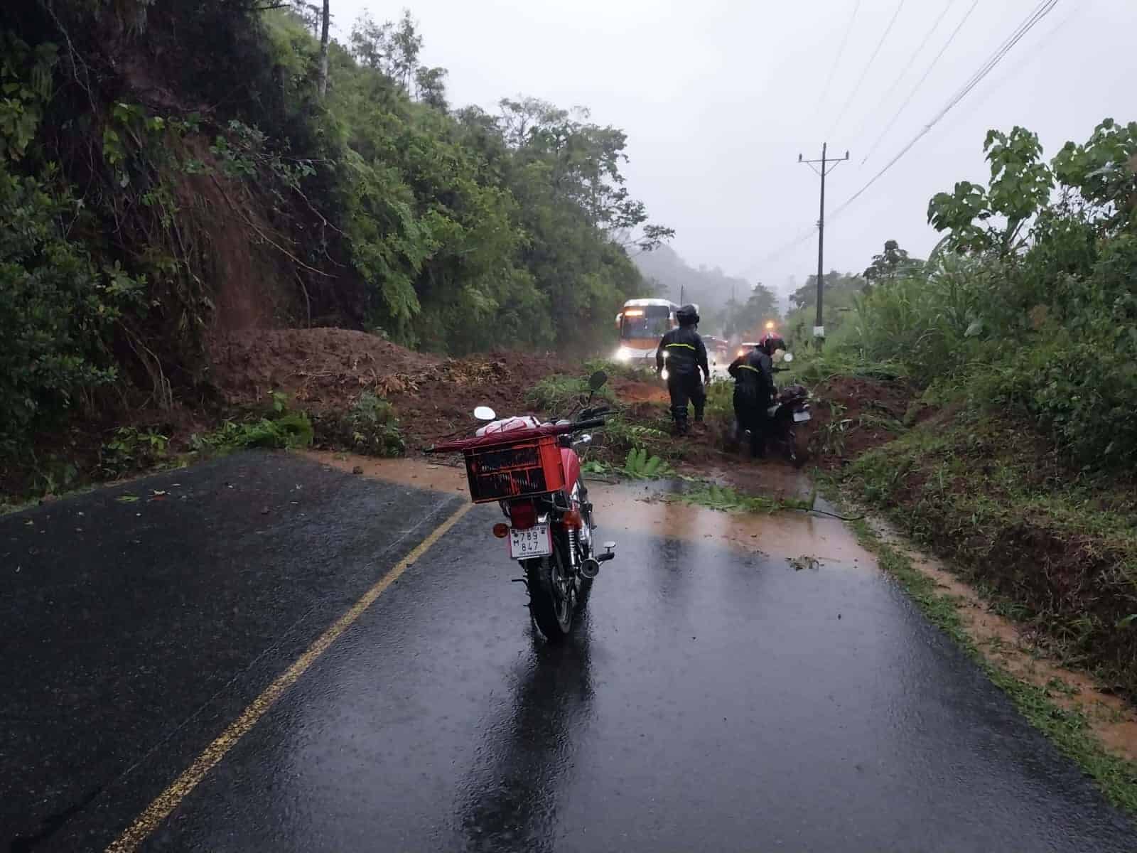Decenas de reportes de lluvia con tormenta eléctrica 