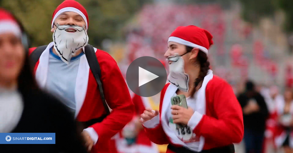 Una marea roja de Papás Noel se lanza a carrera navideña en México