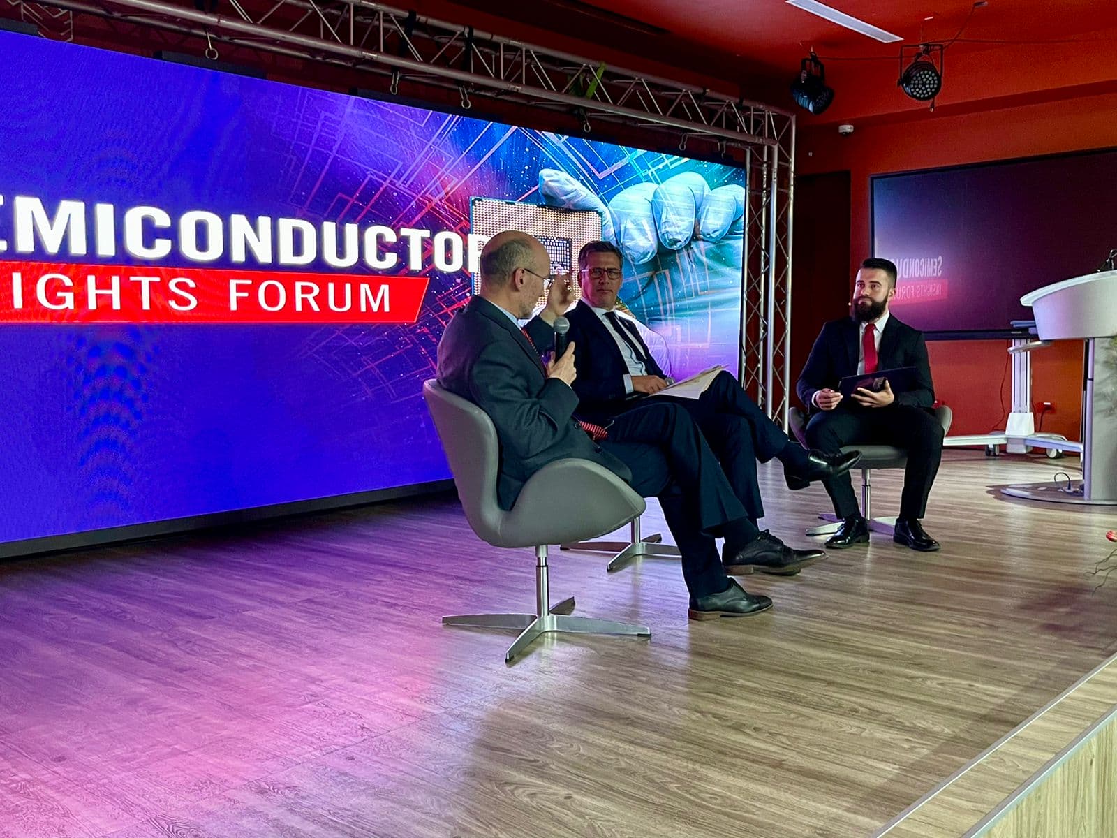 Expertos internacionales impulsan la transformación tecnológica de Costa Rica en congreso