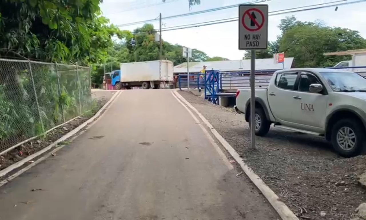 Una señal de tránsito impide la salida a 300 vecinos: Playa Brasilito