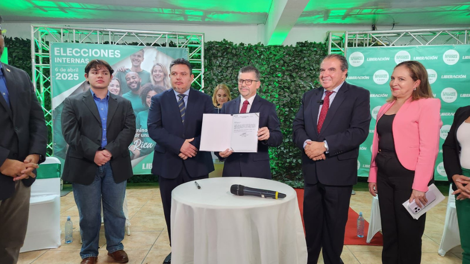 Gilberth Jiménez defiende su candidatura en el PLN y asegura que sigue en la contienda