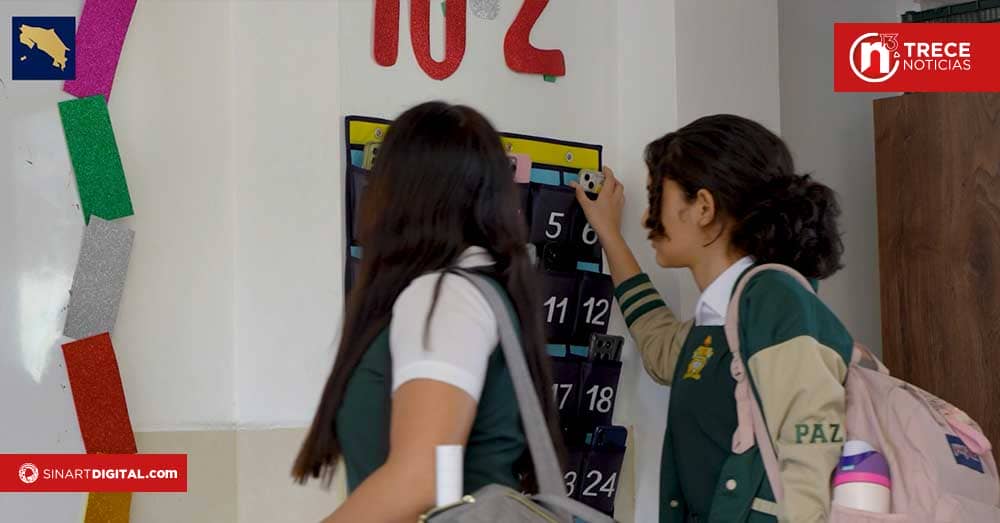 Un colegio pone al celular en pausa para mejorar la concentración y la convivencia