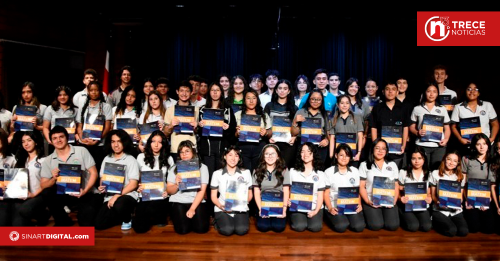 Estudiantes de secundaria se graduaron en cursos universitarios de matemáticas