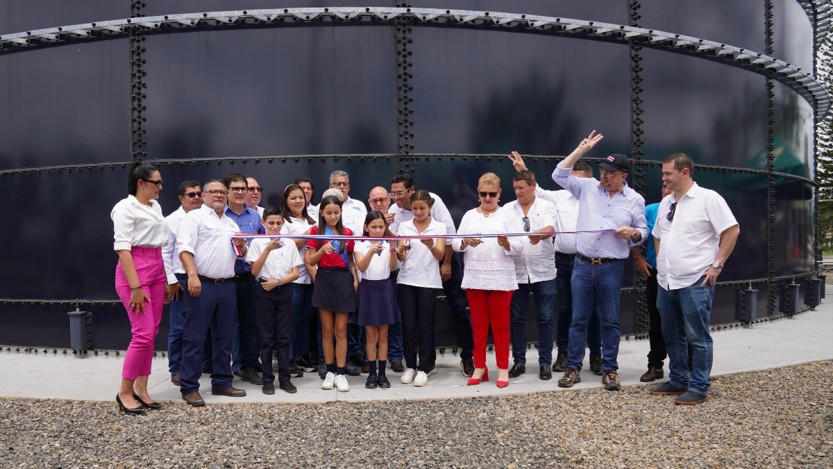 Nuevos tanques de agua y drones de alta tecnología transforman la vida de 20 mil habitantes y 3 mil productores en la Zona Norte