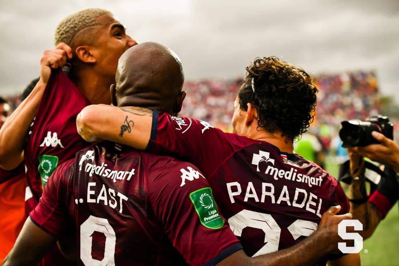 ¡Tetracampeones! Saprissa remonta y golea a Alajuelense para coronarse Campeón Nacional