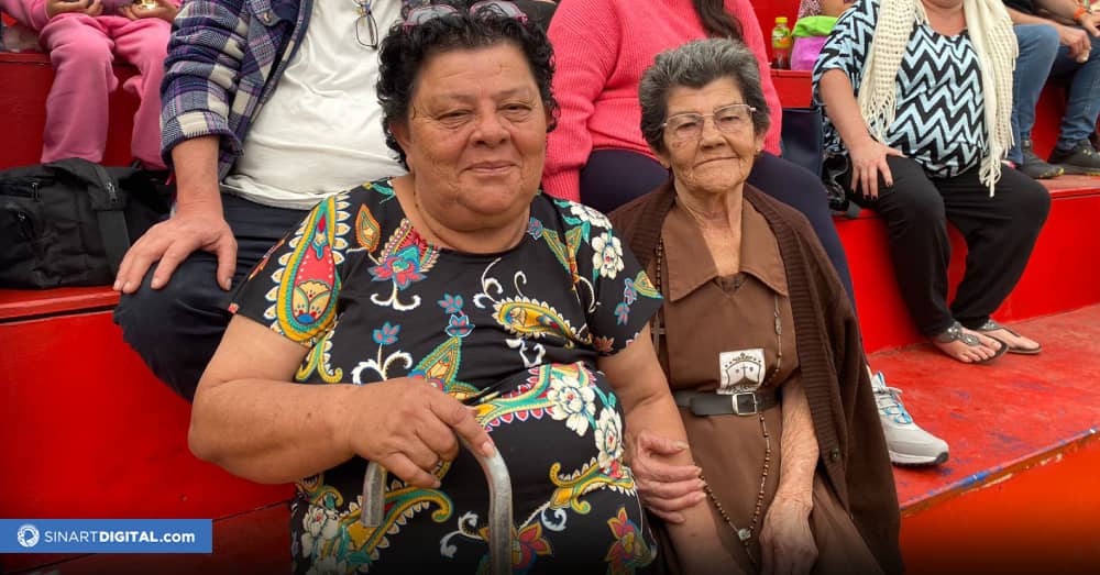 Doña Teresa reza antes de cada corrida para que Dios proteja a los improvisados 