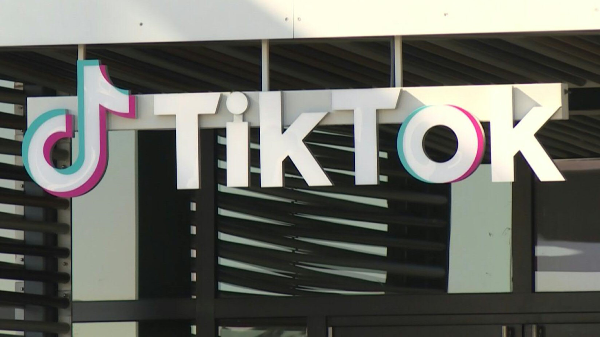 Corte Suprema de EEUU acepta examinar ley que obliga a la venta de TikTok