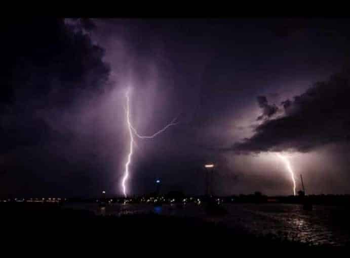 Onda tropical 22 provocó tormenta, vientos y caída de árboles en Limón 