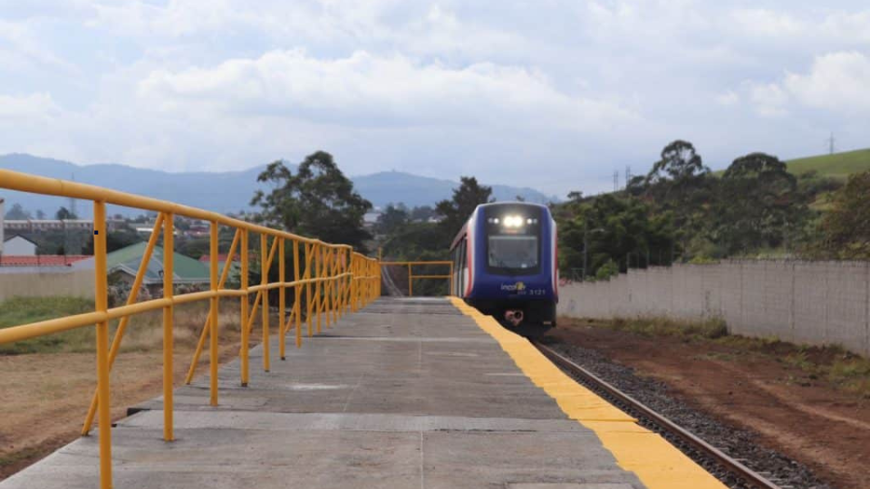  Comité Pro-Tren presenta más de 9,500 firmas para extender el tren a Paraíso Centro