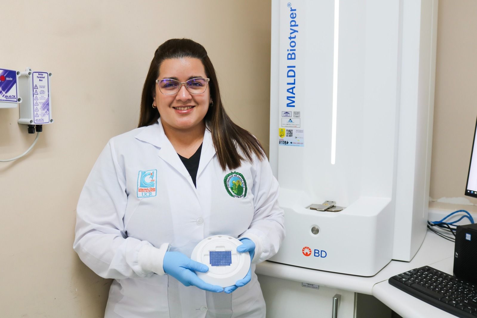 Nuevo equipo tecnológico permitirá combatir bacterias resistentes a los antibióticos