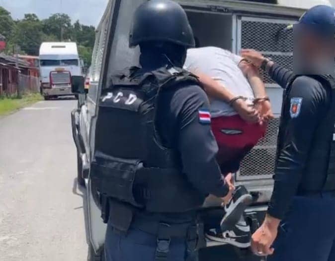 Sujeto vendía drogas cerca de centro educativo en Limón