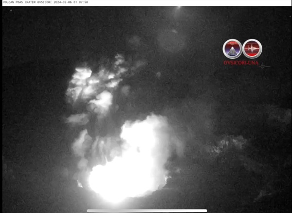Video muestra impactante incandescencia del Volcán Poás