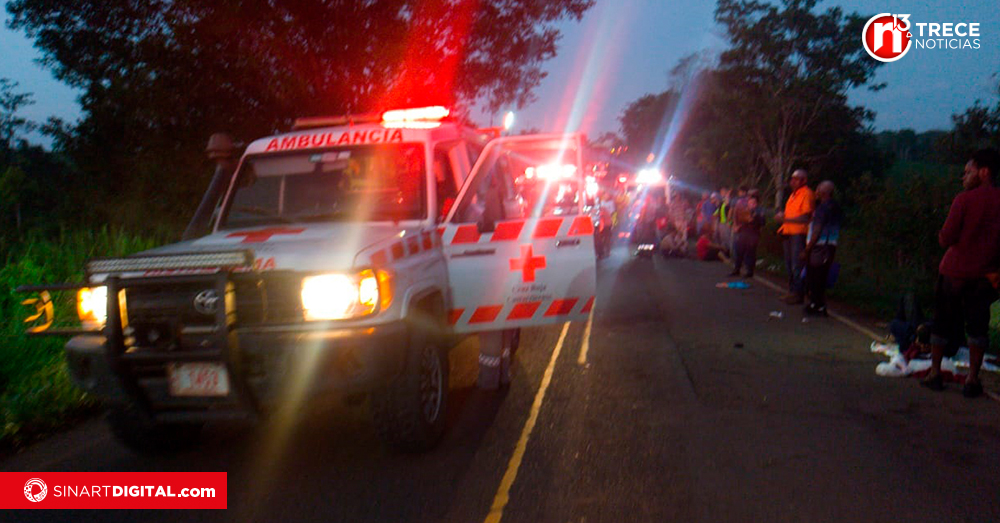 Cruz Roja atendió un vuelco de autobús en Los Chiles esta madrugada